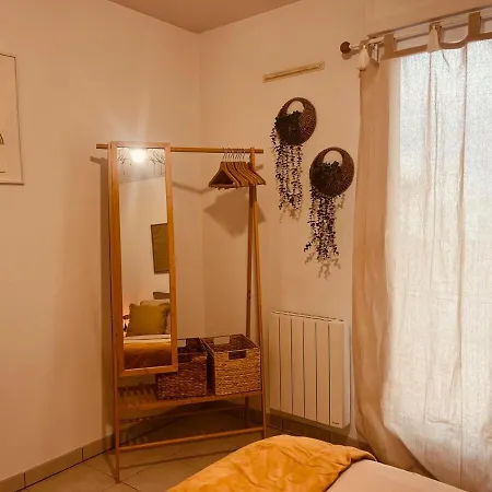 Ecrin Terrasse Elegance 2 Bedrooms Air Conditioning Wifi Parking Apartamento Nîmes