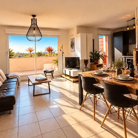 Ecrin Terrasse Elegance 2 Bedrooms Air Conditioning Wifi Parking Nîmes