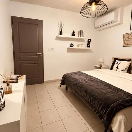 Ecrin Terrasse Elegance 2 Bedrooms Air Conditioning Wifi Parking Apartment Nîmes