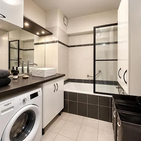 Ecrin Terrasse Elegance 2 Bedrooms Air Conditioning Wifi Parking Apartment Nîmes