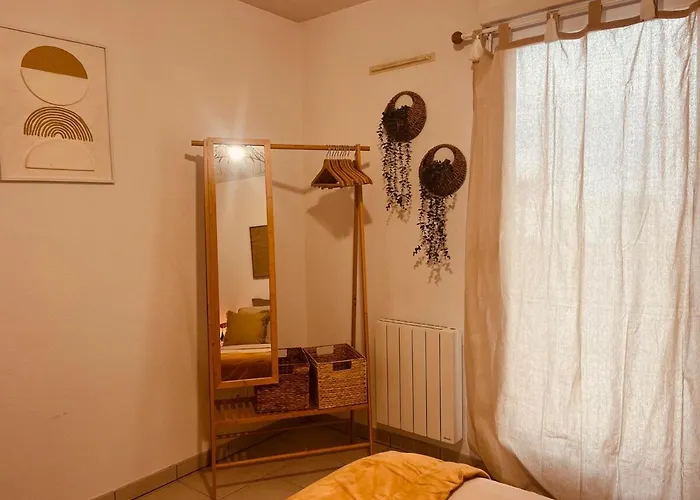 Ecrin Terrasse Elegance 2 Bedrooms Air Conditioning Wifi Parking Apartment Nîmes